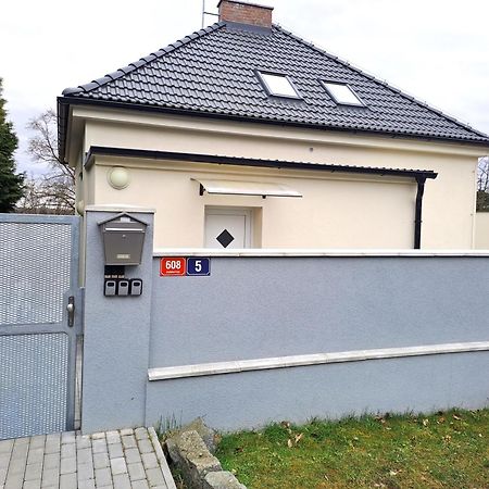 Apartmanovy Dum Se Zahradou V Klidne Casti Prahy Прага Екстериор снимка